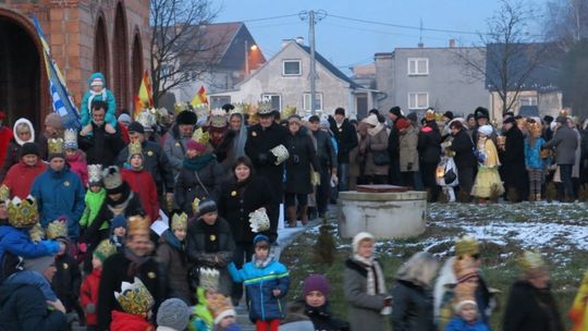 Setki osób w lubańskim orszaku