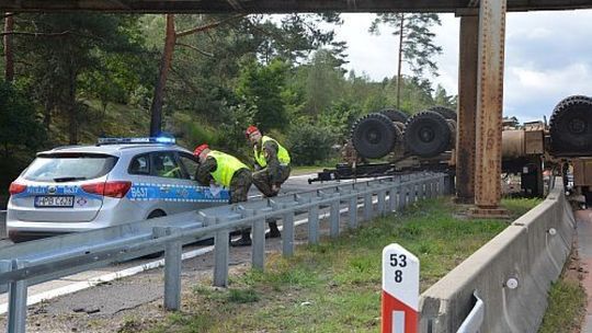 Wypadek Amerykanów na autostradzie A18