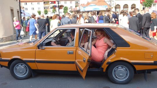 Polonez w centrum miasta