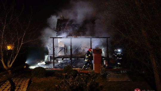 Pożar altany na działkach przy ul. Mostowej