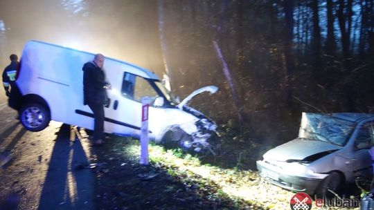 Osobówka wyskoczyła z rowu wprost pod minibusa