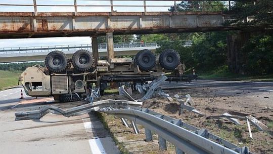 Wypadek Amerykanów na autostradzie A18