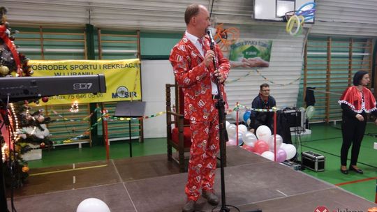 Tłumy na zabawie Mikołajkowej