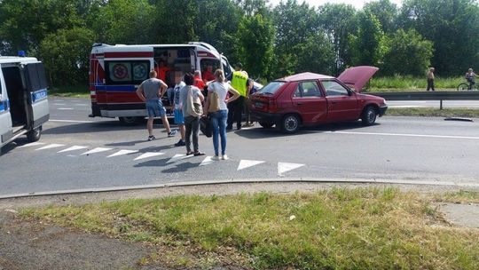 Kolizja na zjeździe w kierunku autostrady