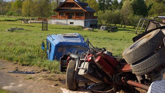 Dwie osoby w szpitalu, po zderzeniu TIR-a z traktorem