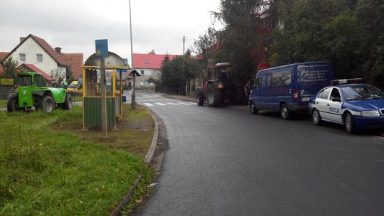 Mercedes wjechał w ciągnik