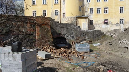 W Lubaniu odkryto studnię pełną artefaktów