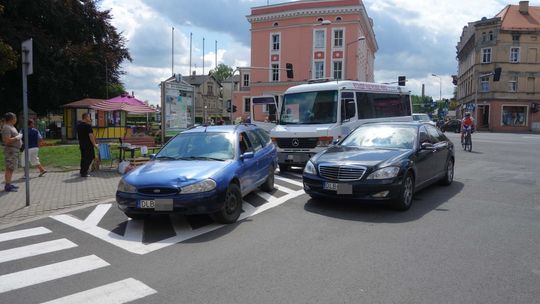 Stłuczka z udziałem autobusu