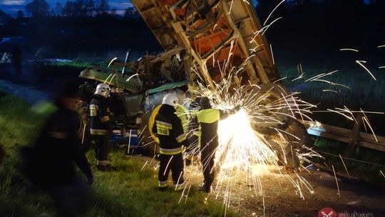 Dwie osoby w szpitalu, po zderzeniu TIR-a z traktorem