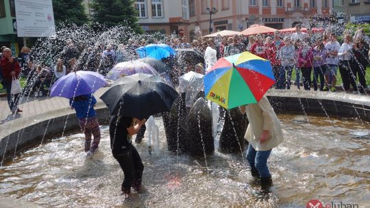 Happening na lubańskim Rynku „BEZPIECZNY SENIOR”