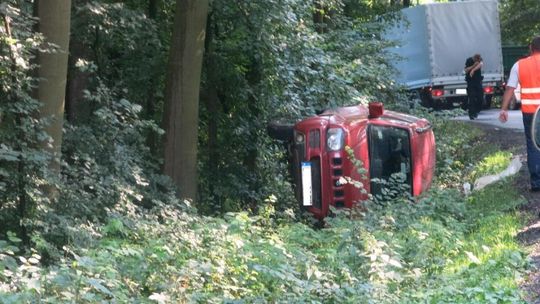 Kolejny wypadek na feralnym zakręcie