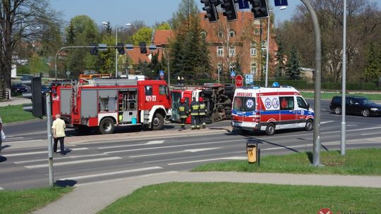 Wywrócił się strażacki podnośnik