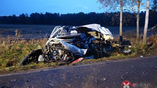 Tragiczny wypadek. Zderzenie busa z ciężarówką