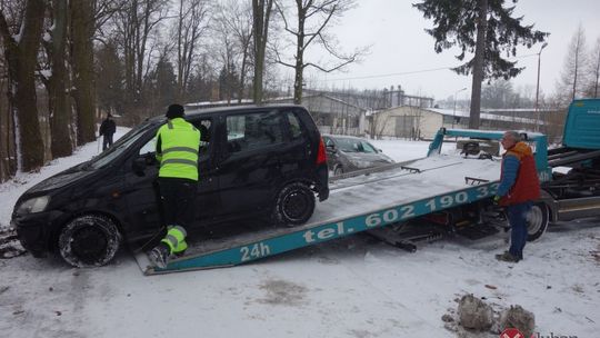 Auto wpadło do Kwisy