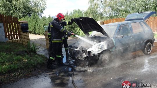 Auto spłonęło na ul. Dolnej