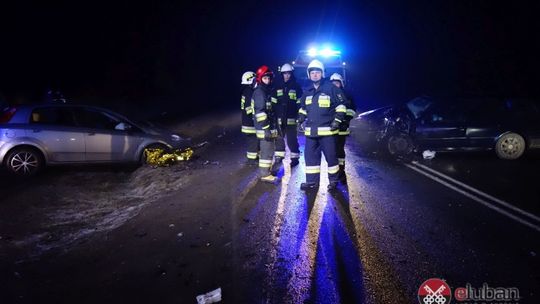 Dwie osoby poszkodowane w kolizji na DK30