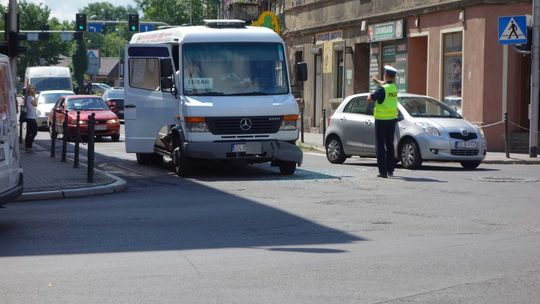 Stłuczka z udziałem autobusu