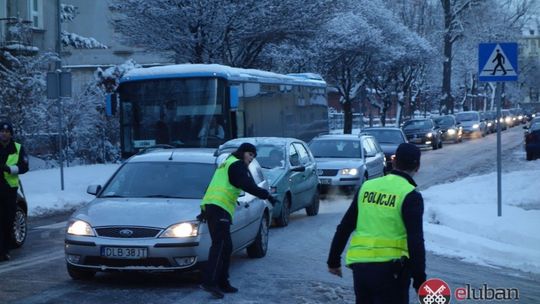 Rowerzysta uderzył w auto